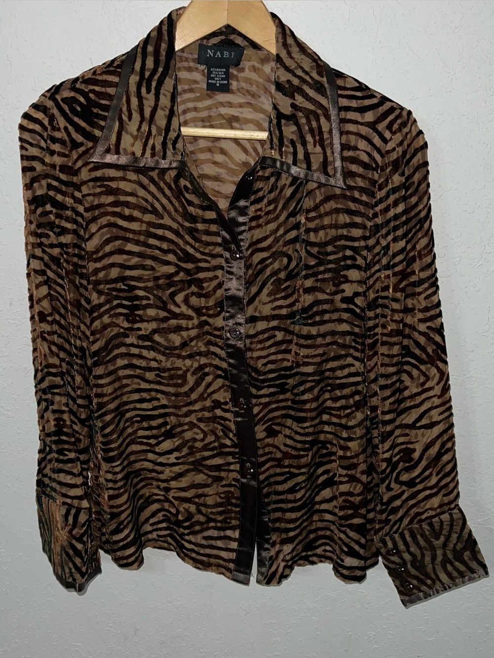 NABI brown tiger-print velvet burnout silk-blend Button down blouse Size Small.